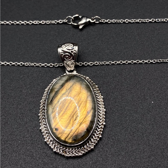 Large Labradorite Oval Pendant Necklace With Stainless Steel Chain - Picture 7 of 8